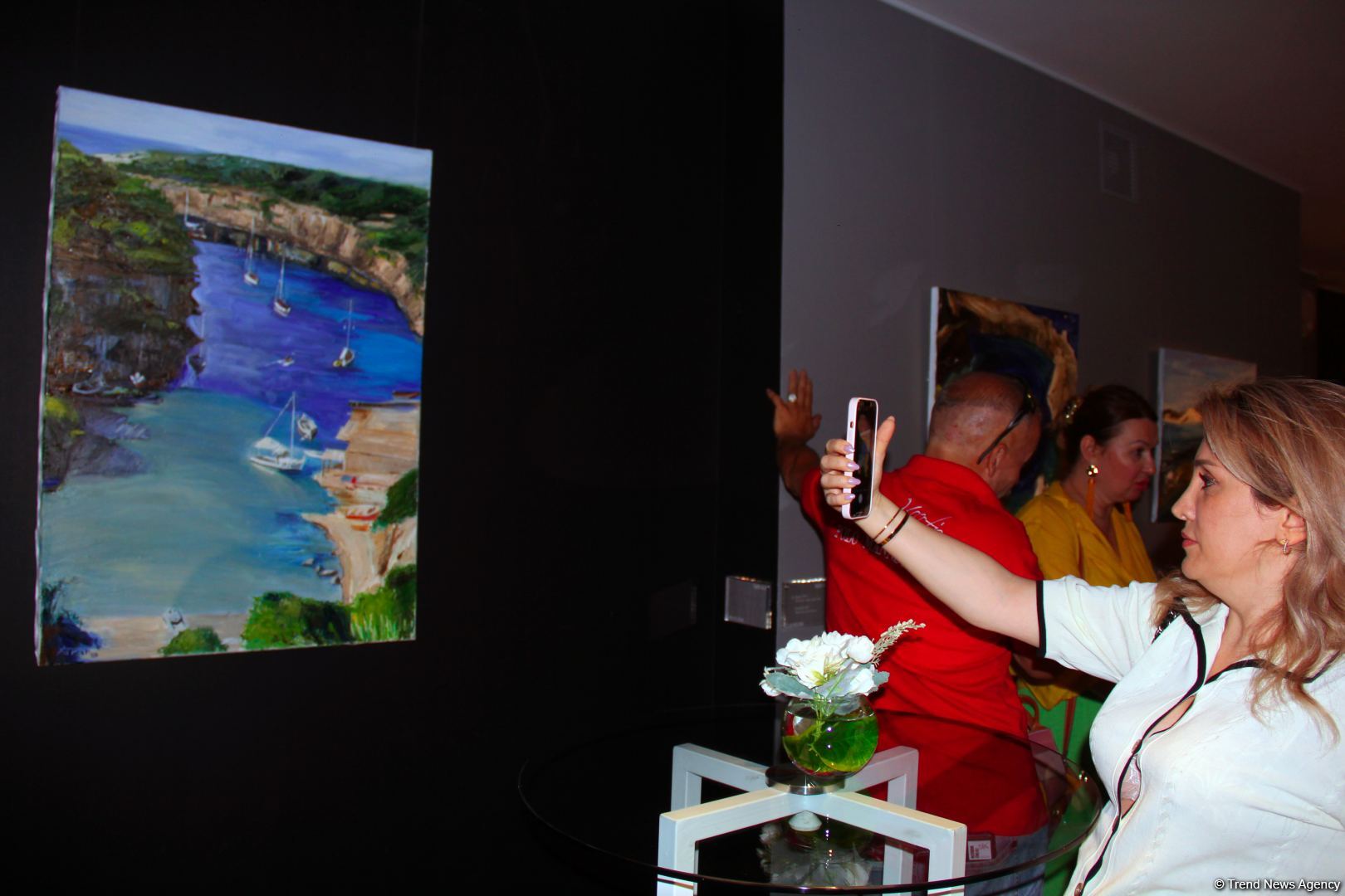 В QGallery открылась выставка Фарах Гаджизаде "Таинство света" (ФОТО)