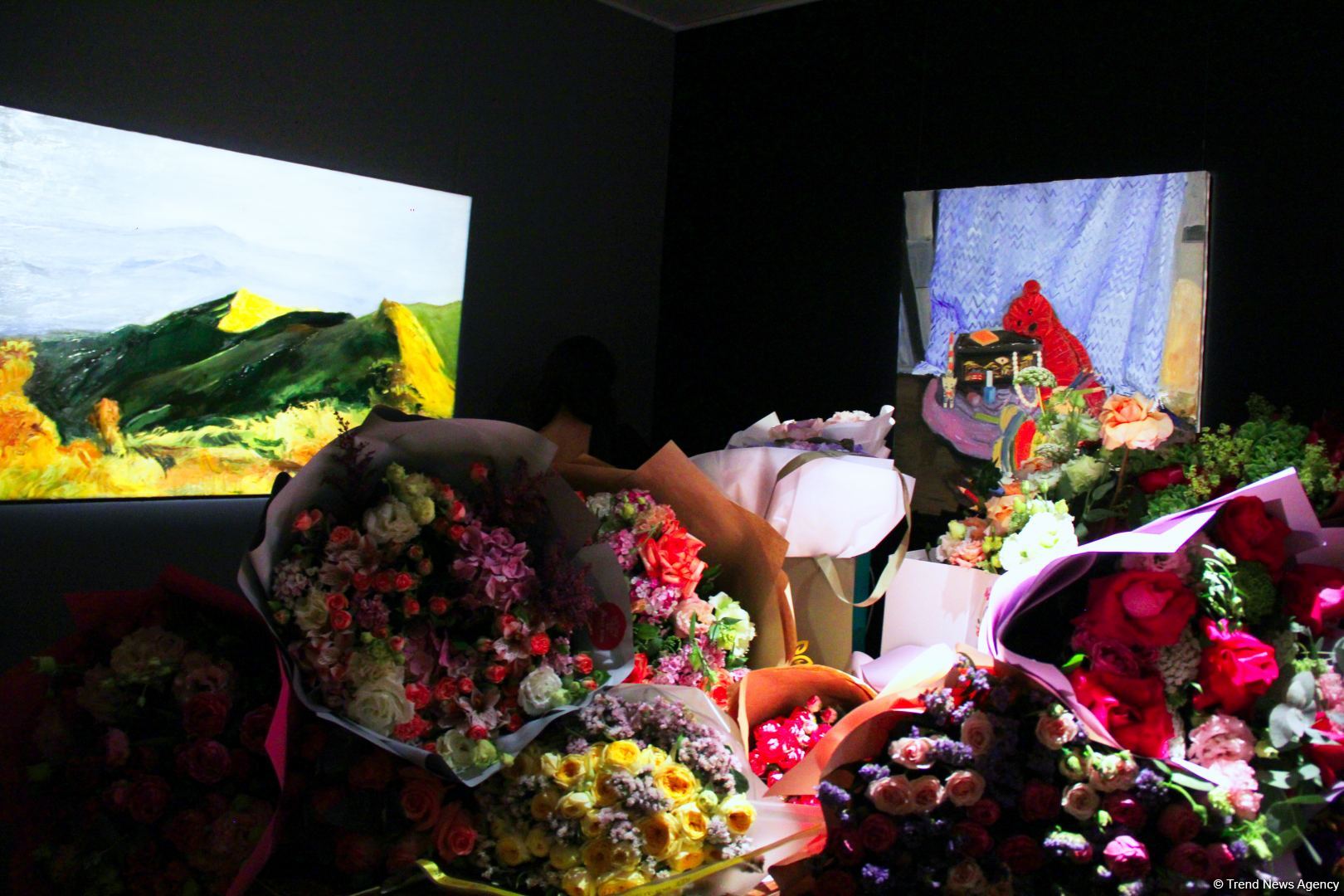 В QGallery открылась выставка Фарах Гаджизаде "Таинство света" (ФОТО)