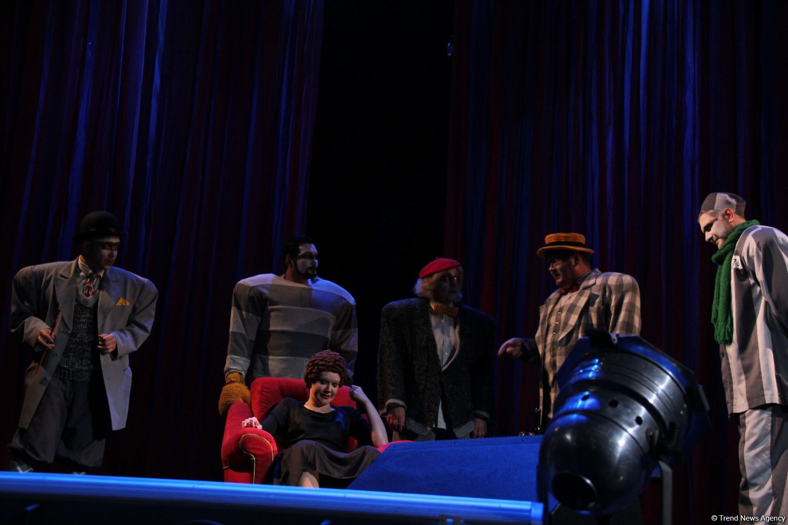 Фурор Натальи Овчинниковой на бакинской сцене в образе Эдит Пиаф – последние годы жизни великой актрисы (ФОТО)