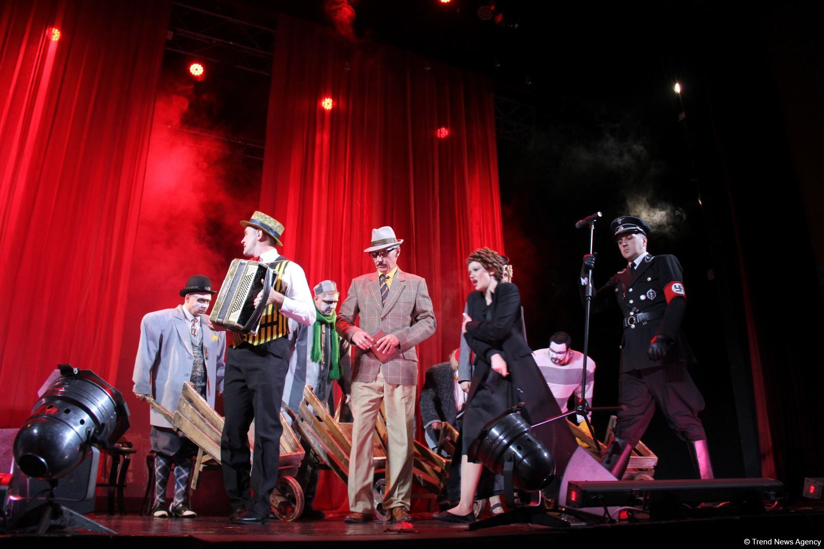 Фурор Натальи Овчинниковой на бакинской сцене в образе Эдит Пиаф – последние годы жизни великой актрисы (ФОТО)