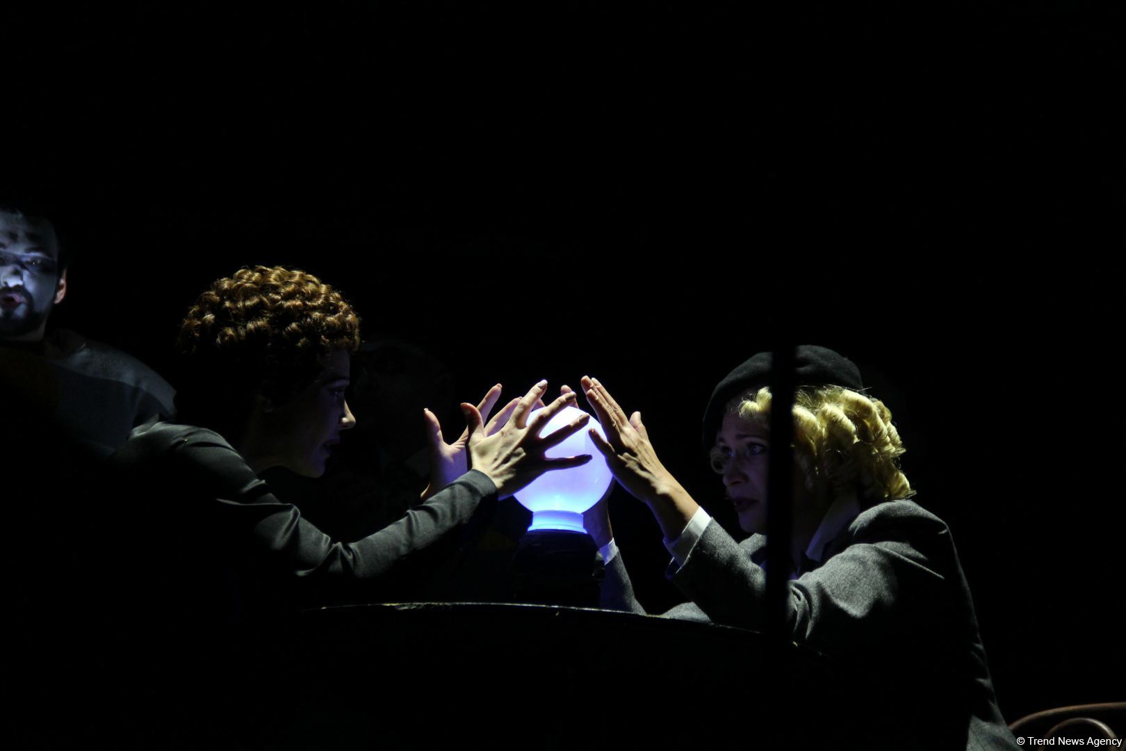 Фурор Натальи Овчинниковой на бакинской сцене в образе Эдит Пиаф – последние годы жизни великой актрисы (ФОТО)