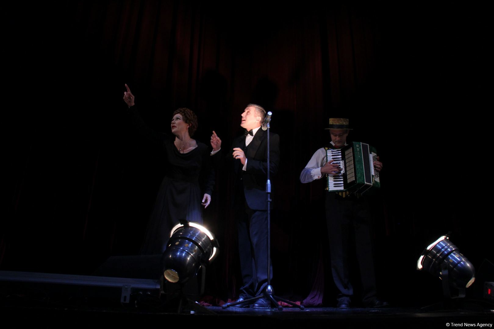 Фурор Натальи Овчинниковой на бакинской сцене в образе Эдит Пиаф – последние годы жизни великой актрисы (ФОТО)