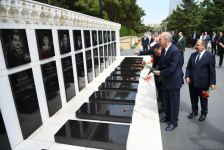 Нуман Куртулмуш посетил Аллею почетного захоронения, Аллею шехидов и памятник турецким воинам в Азербайджане (ФОТО)