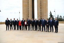 Нуман Куртулмуш посетил Аллею почетного захоронения, Аллею шехидов и памятник турецким воинам в Азербайджане (ФОТО)
