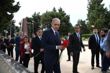 Нуман Куртулмуш посетил Аллею почетного захоронения, Аллею шехидов и памятник турецким воинам в Азербайджане (ФОТО)
