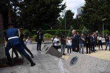 Нуман Куртулмуш посетил Аллею почетного захоронения, Аллею шехидов и памятник турецким воинам в Азербайджане (ФОТО)