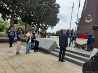 Нуман Куртулмуш посетил Аллею почетного захоронения, Аллею шехидов и памятник турецким воинам в Азербайджане (ФОТО)