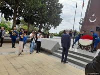 Нуман Куртулмуш посетил Аллею почетного захоронения, Аллею шехидов и памятник турецким воинам в Азербайджане (ФОТО)