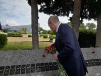 Нуман Куртулмуш посетил Аллею почетного захоронения, Аллею шехидов и памятник турецким воинам в Азербайджане (ФОТО)
