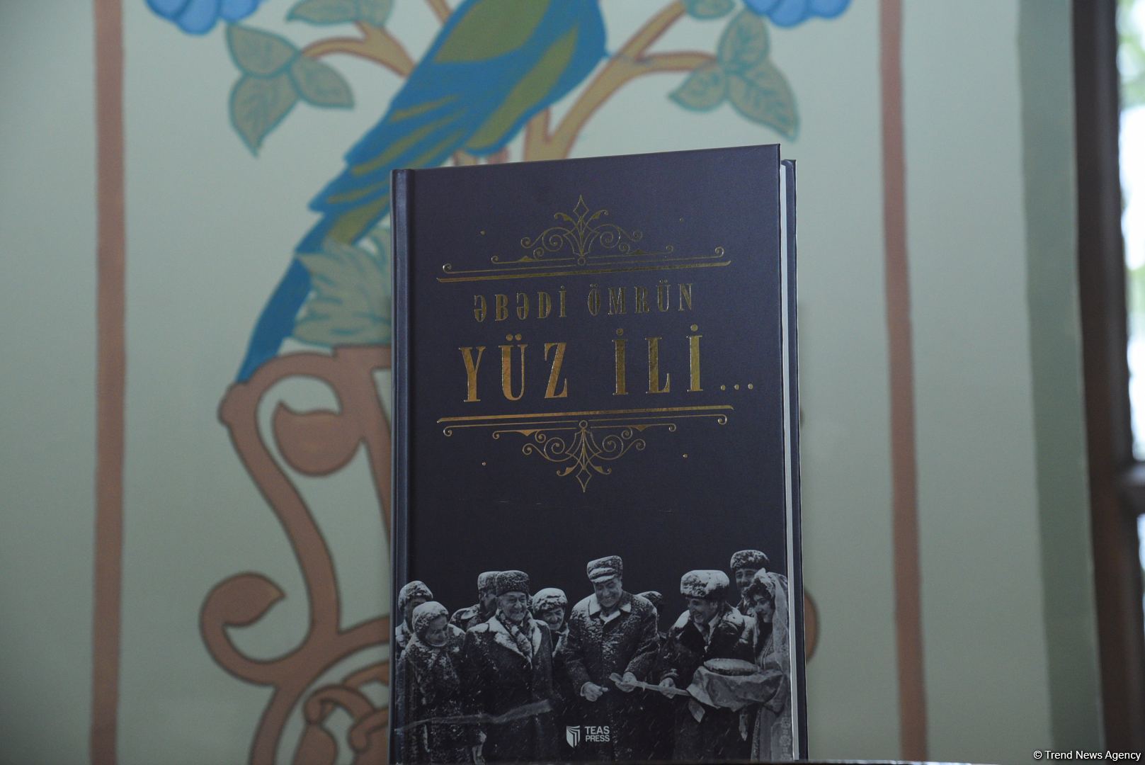 В рамках Дней поэзии Вагифа в Шуше состоялась презентация книги «100 лет вечной жизни», посвященная великому лидеру Гейдару Алиеву, и научная конференция (ФОТО)