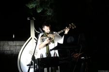 В рамках Дней поэзии Вагифа в Шуше представлен "Час электронного мугама" и открытый микрофон поэтов и чтецов (ФОТО)