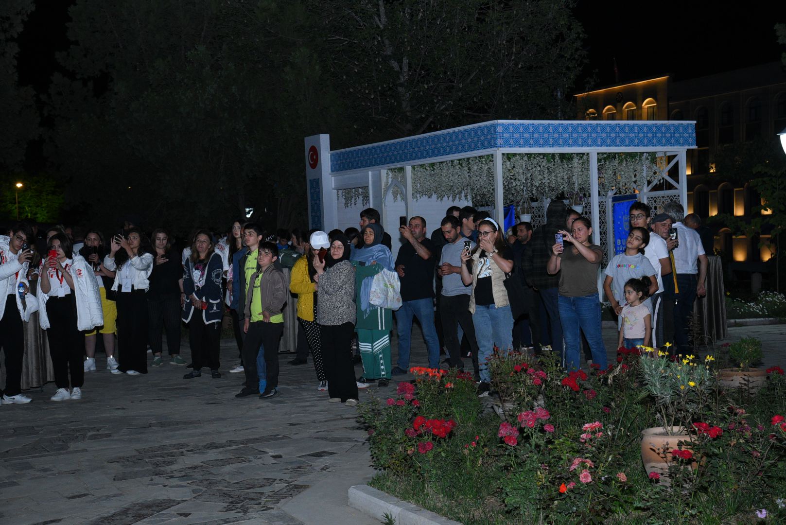 В рамках Дней поэзии Вагифа в Шуше представлен "Час электронного мугама" и открытый микрофон поэтов и чтецов (ФОТО)