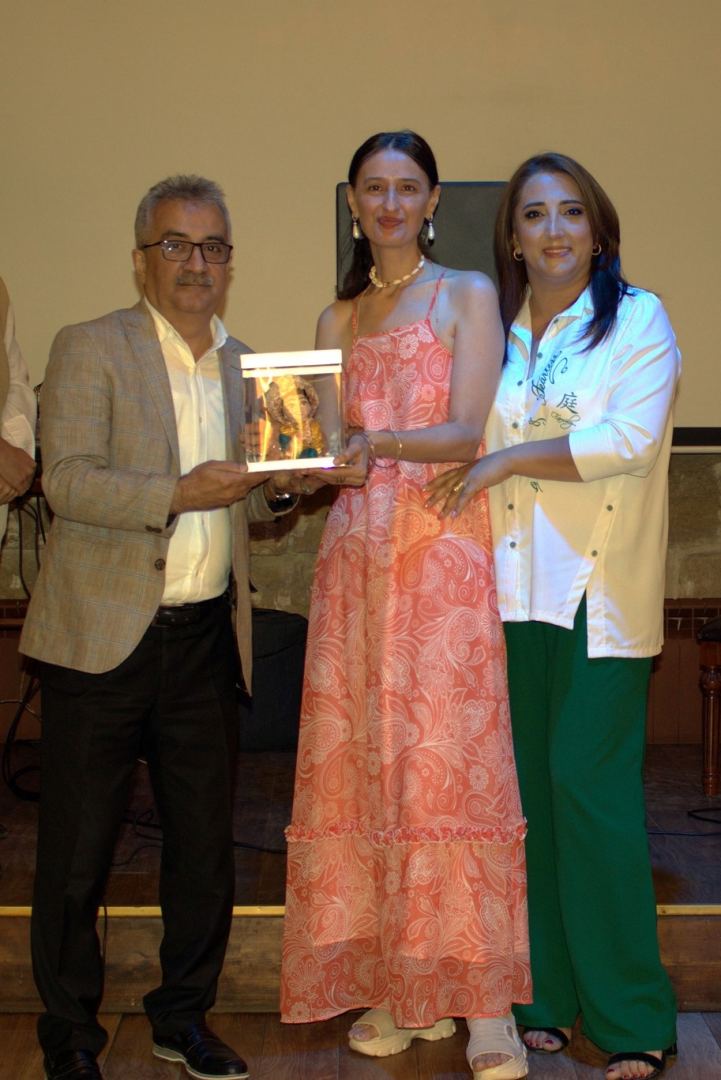 Азербайджанский театр кукол завершил сезон церемонией награждения "Друг театра" (ФОТО)