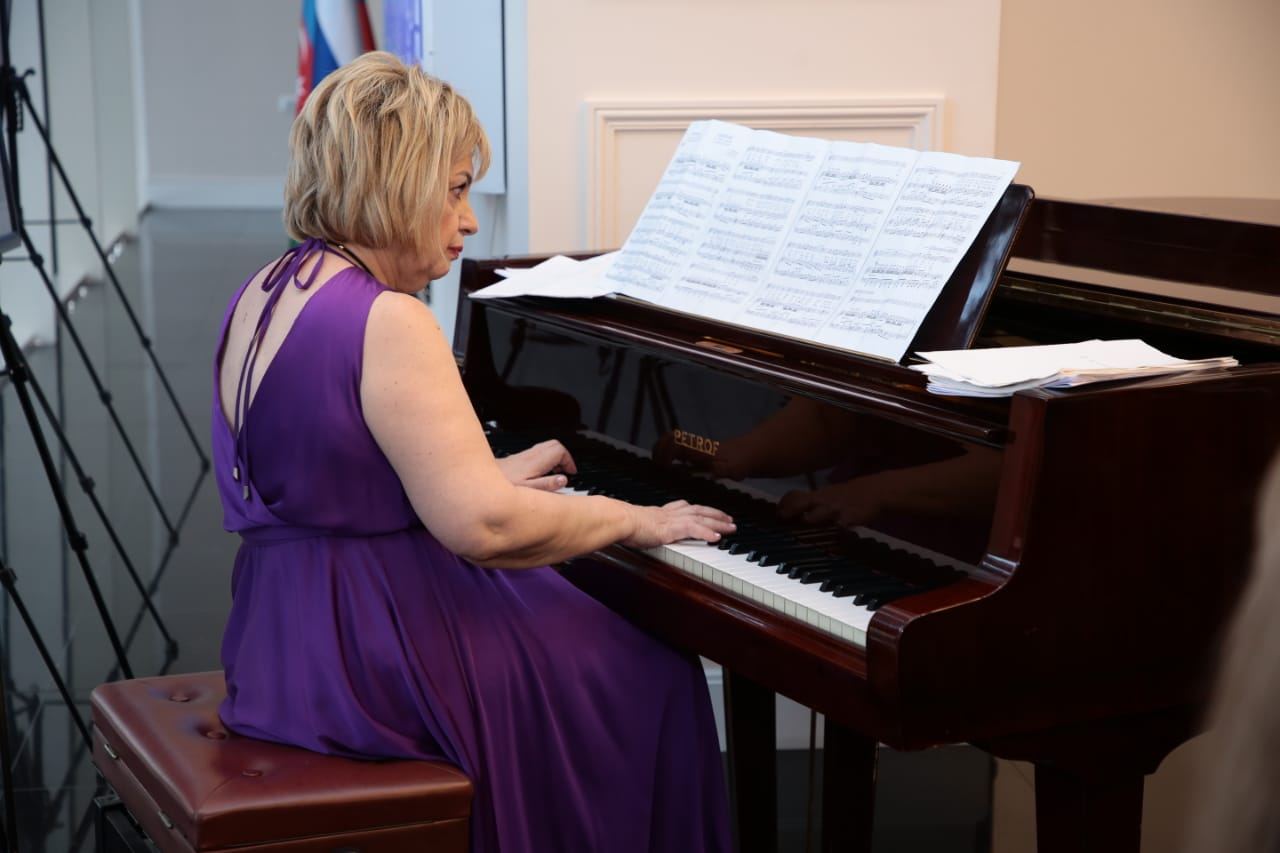 Теймур Кязымов и друзья – летний день мирового искусства в Баку (ФОТО)