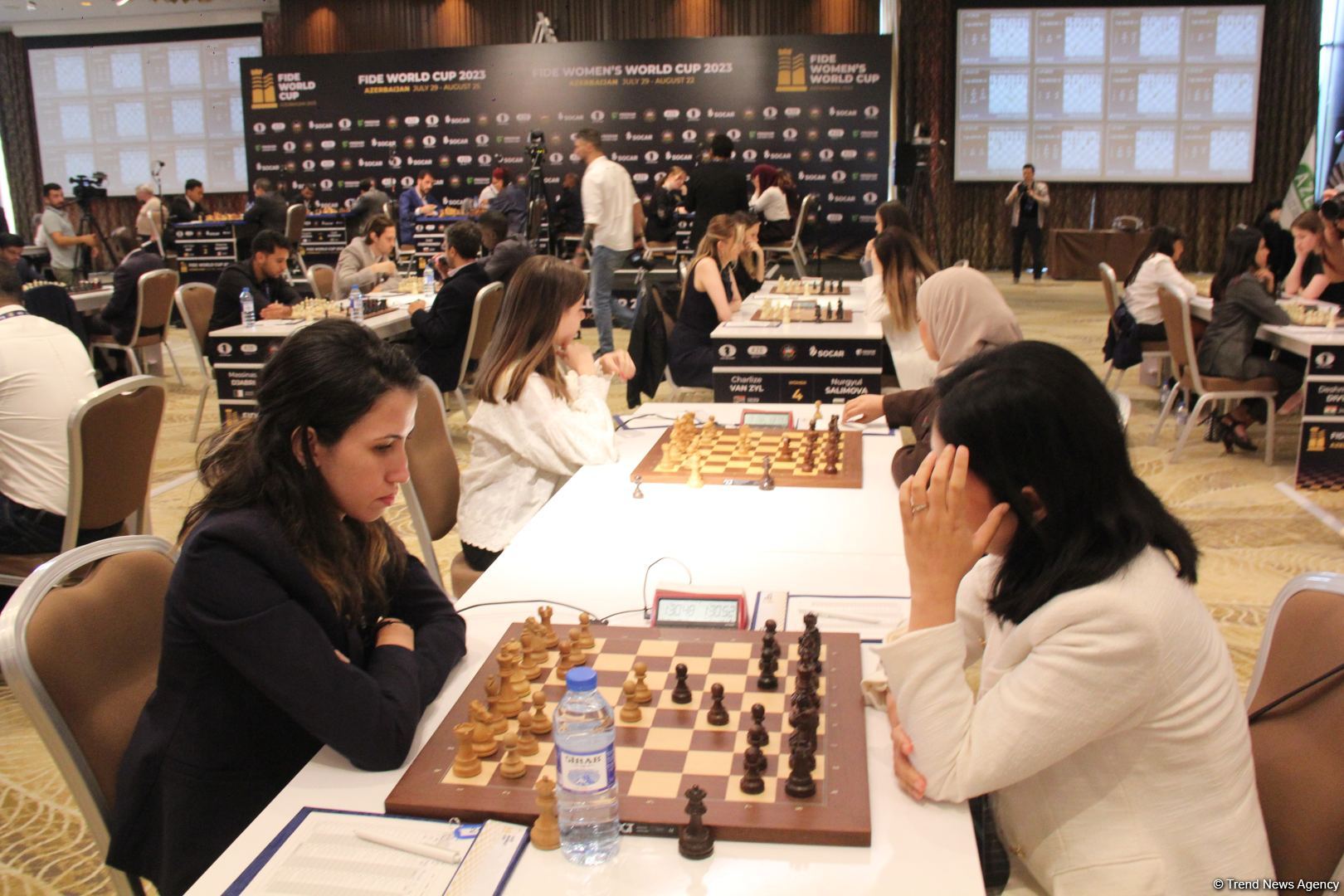 Интересные моменты World Chess Cup 2023 в Баку – репортаж с битвы умов, кубки в форме короля и ферзя (ФОТО)