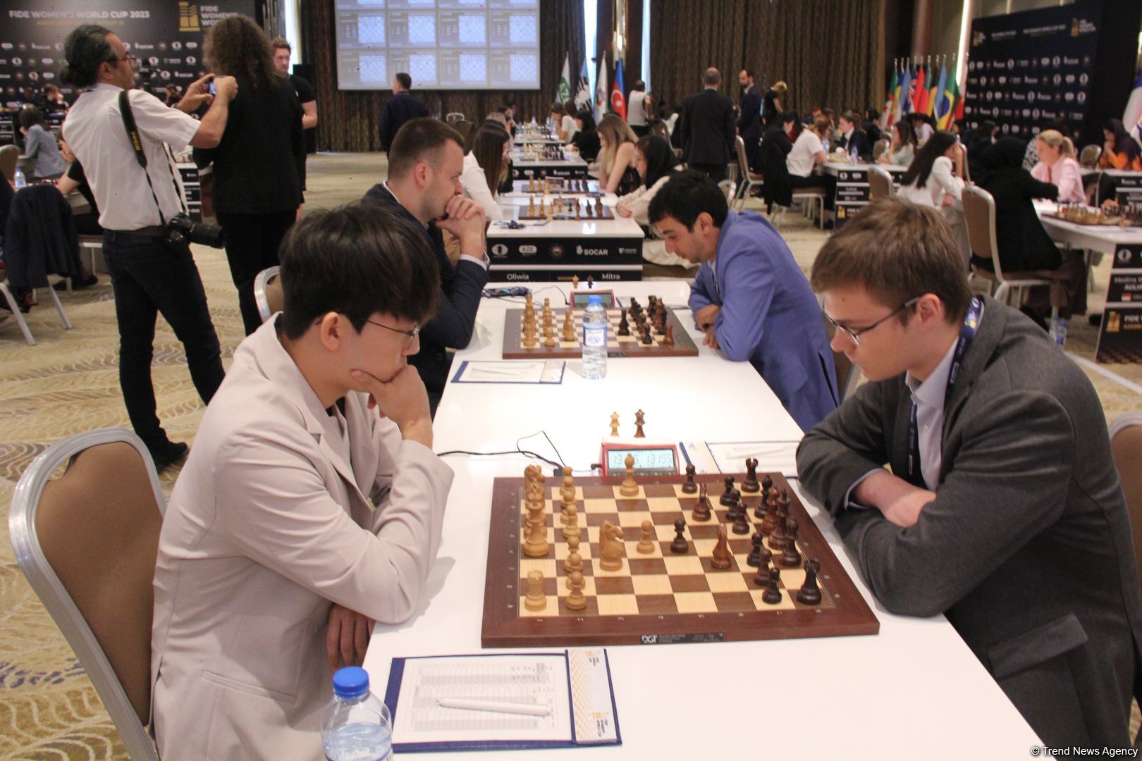 Интересные моменты World Chess Cup 2023 в Баку – репортаж с битвы умов, кубки в форме короля и ферзя (ФОТО)