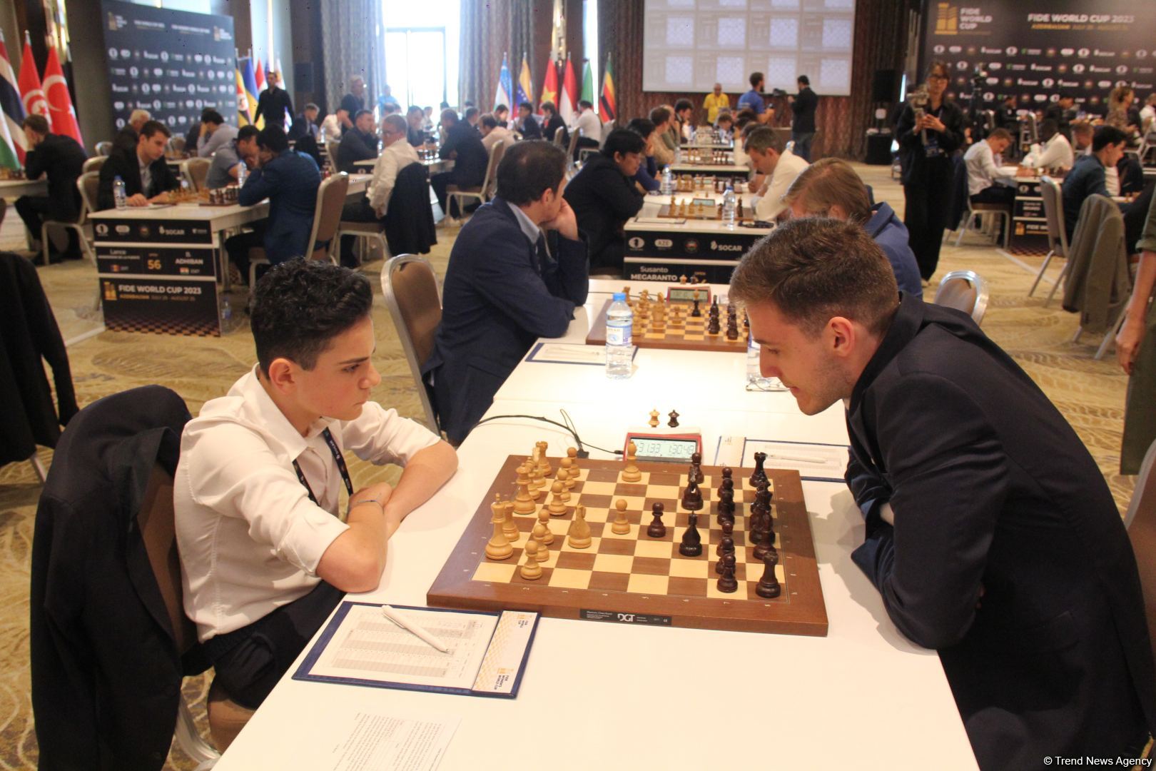 Интересные моменты World Chess Cup 2023 в Баку – репортаж с битвы умов, кубки в форме короля и ферзя (ФОТО)