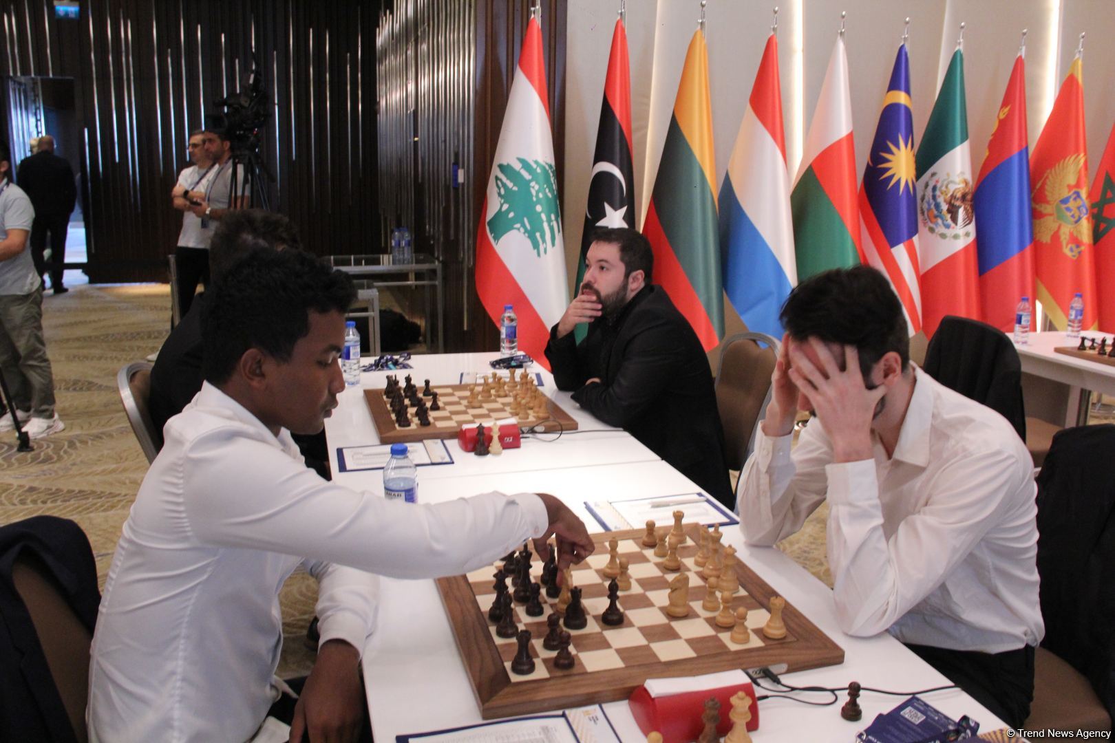 Интересные моменты World Chess Cup 2023 в Баку – репортаж с битвы умов, кубки в форме короля и ферзя (ФОТО)
