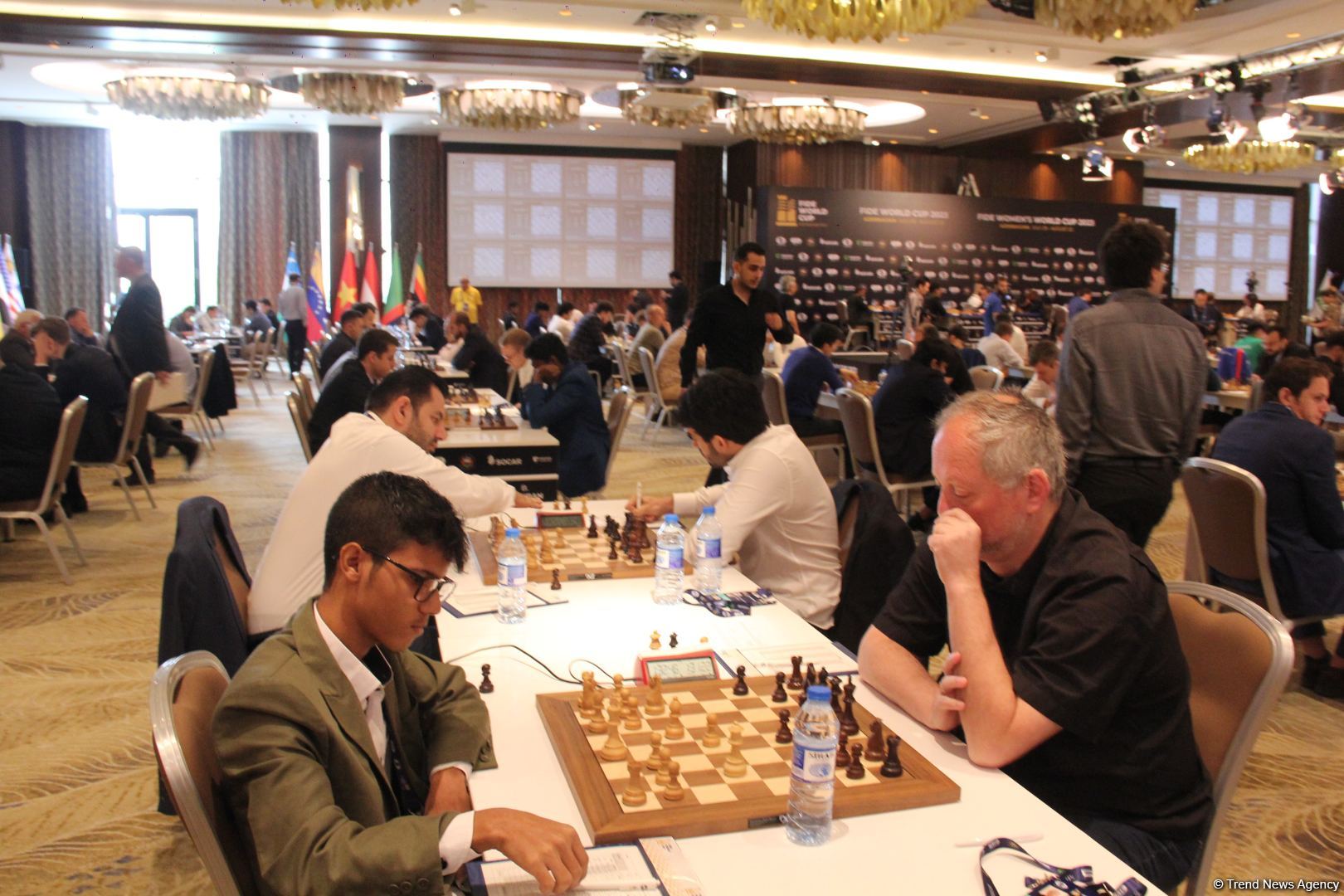 Интересные моменты World Chess Cup 2023 в Баку – репортаж с битвы умов, кубки в форме короля и ферзя (ФОТО)