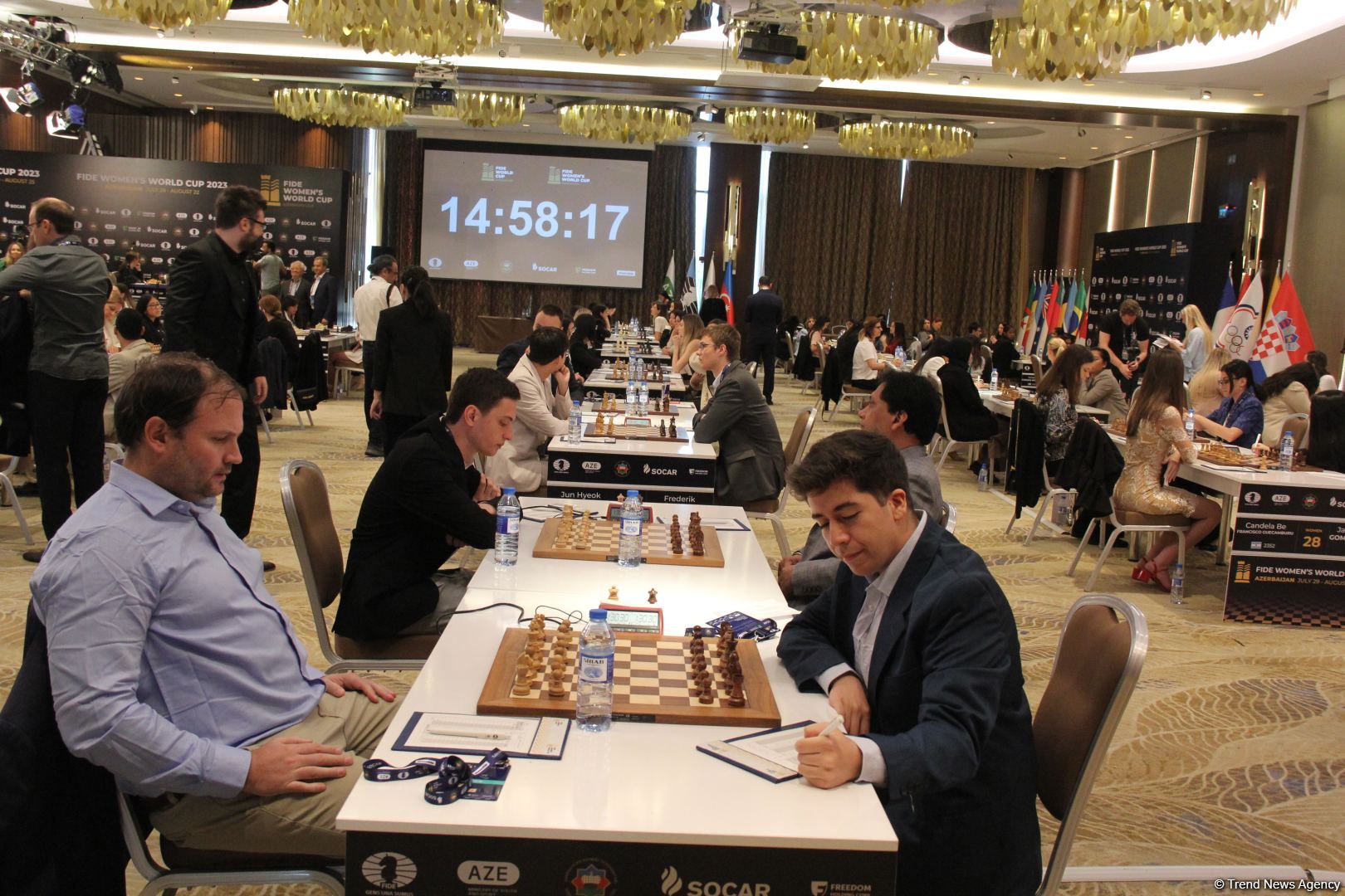 Интересные моменты World Chess Cup 2023 в Баку – репортаж с битвы умов, кубки в форме короля и ферзя (ФОТО)