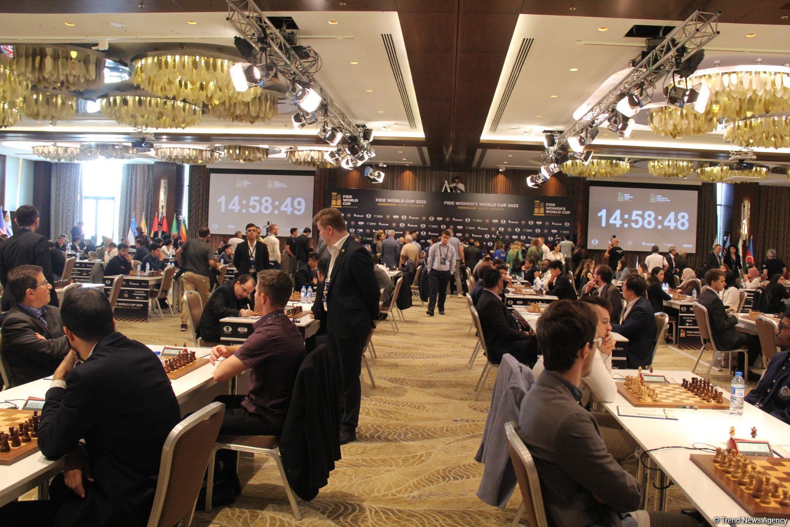 Интересные моменты World Chess Cup 2023 в Баку – репортаж с битвы умов, кубки в форме короля и ферзя (ФОТО)