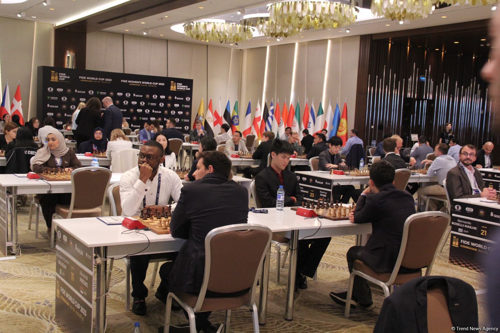 Интересные моменты World Chess Cup 2023 в Баку – репортаж с битвы умов, кубки в форме короля и ферзя (ФОТО)