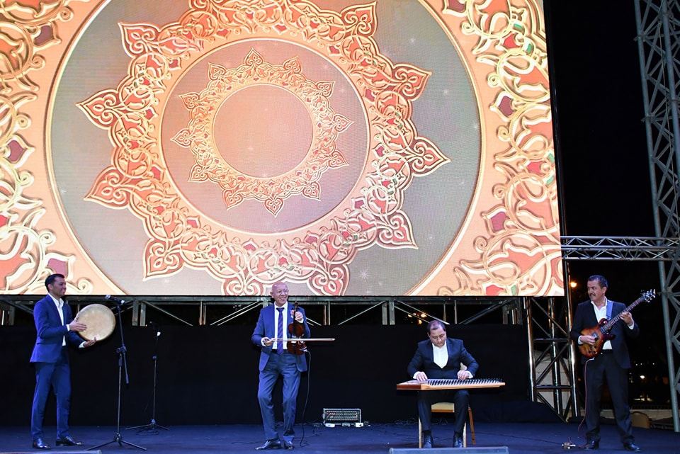 Звезды Узбекистана выступили в Баку с концертом (ФОТО)