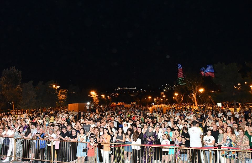 Звезды Узбекистана выступили в Баку с концертом (ФОТО)