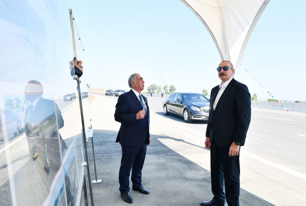 Президент Ильхам Алиев принял участие в открытии участка Гянджа-Газахбейли автомобильной дороги Баку-Газах-государственная граница с Грузией (ФОТО/ВИДЕО)