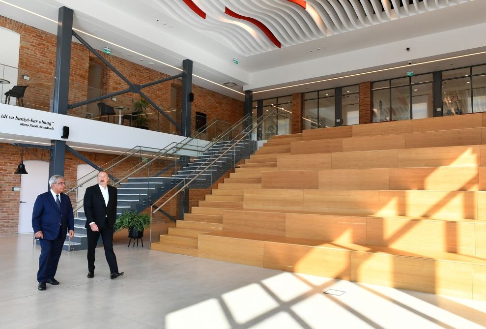 Президент Ильхам Алиев ознакомился с условиями, созданными в Газахском центре Университета АДА Газахской учительской семинарии (ФОТО/ВИДЕО)