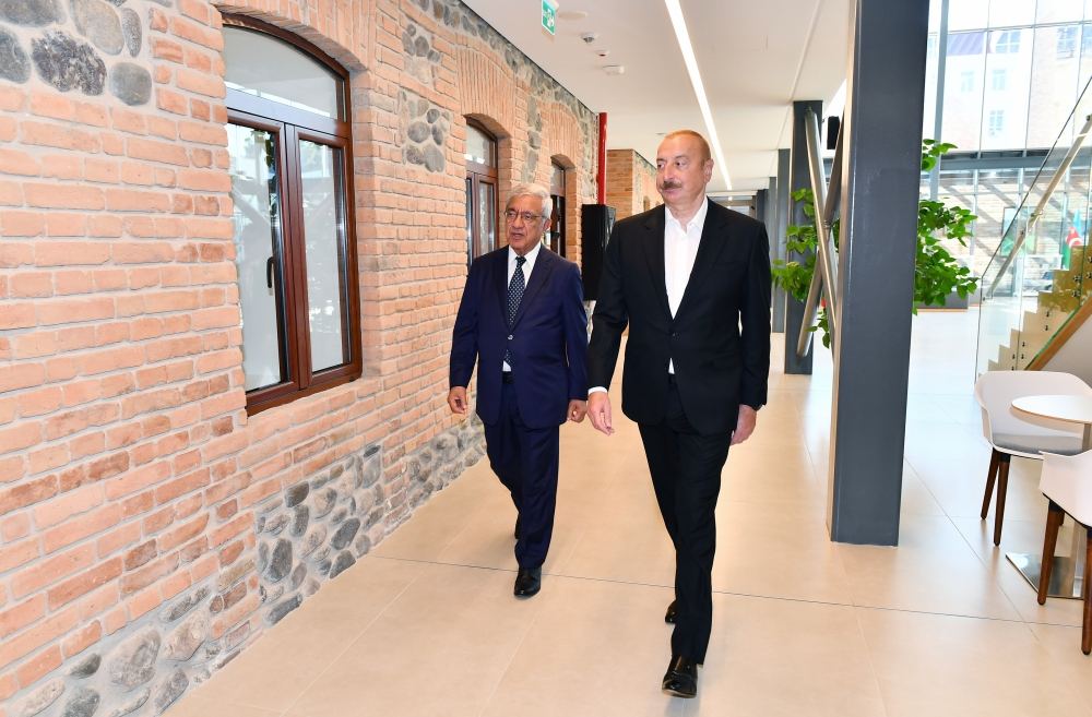 Президент Ильхам Алиев ознакомился с условиями, созданными в Газахском центре Университета АДА Газахской учительской семинарии (ФОТО/ВИДЕО)