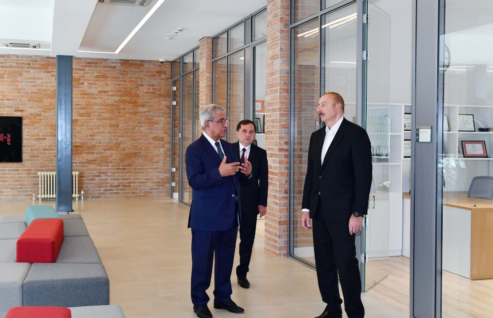 Президент Ильхам Алиев ознакомился с условиями, созданными в Газахском центре Университета АДА Газахской учительской семинарии (ФОТО/ВИДЕО)