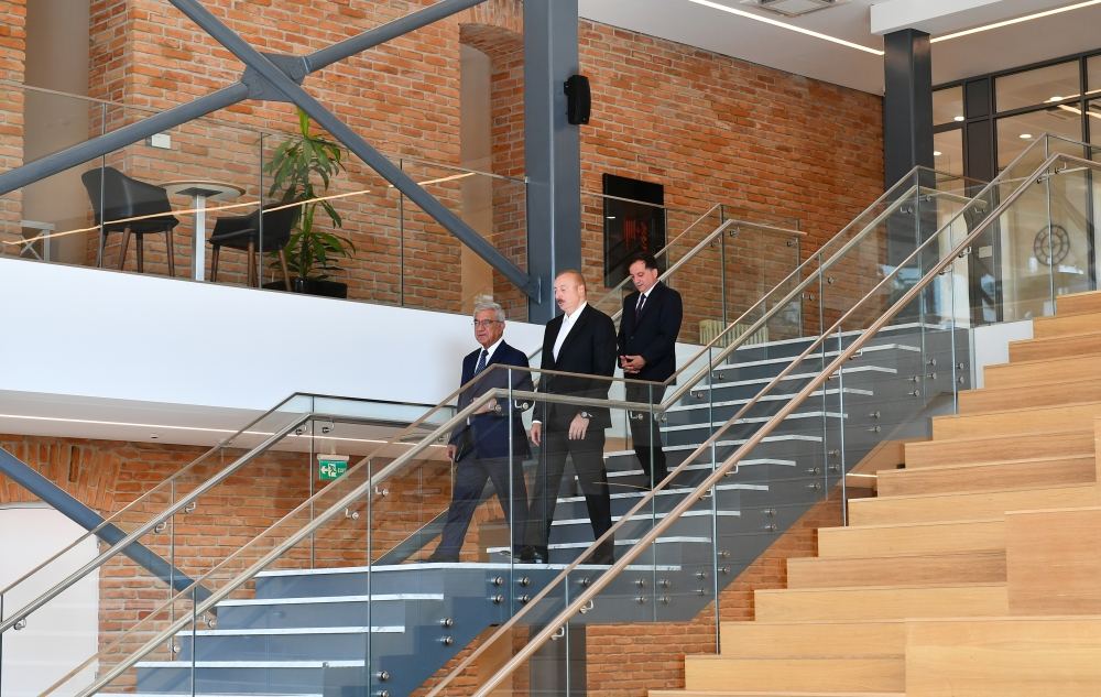 Президент Ильхам Алиев ознакомился с условиями, созданными в Газахском центре Университета АДА Газахской учительской семинарии (ФОТО/ВИДЕО)