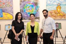 Ее кисть - волшебная палочка…В Баку открылась выставка художницы из США Нармин Садыховой-Бакус "Вечные ценности" (ФОТО)