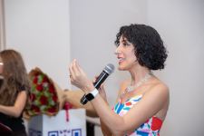 Ее кисть - волшебная палочка…В Баку открылась выставка художницы из США Нармин Садыховой-Бакус "Вечные ценности" (ФОТО)