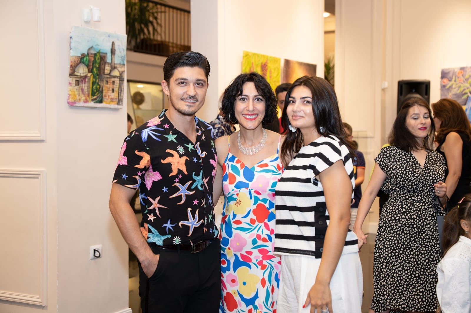 Ее кисть - волшебная палочка…В Баку открылась выставка художницы из США Нармин Садыховой-Бакус "Вечные ценности" (ФОТО)