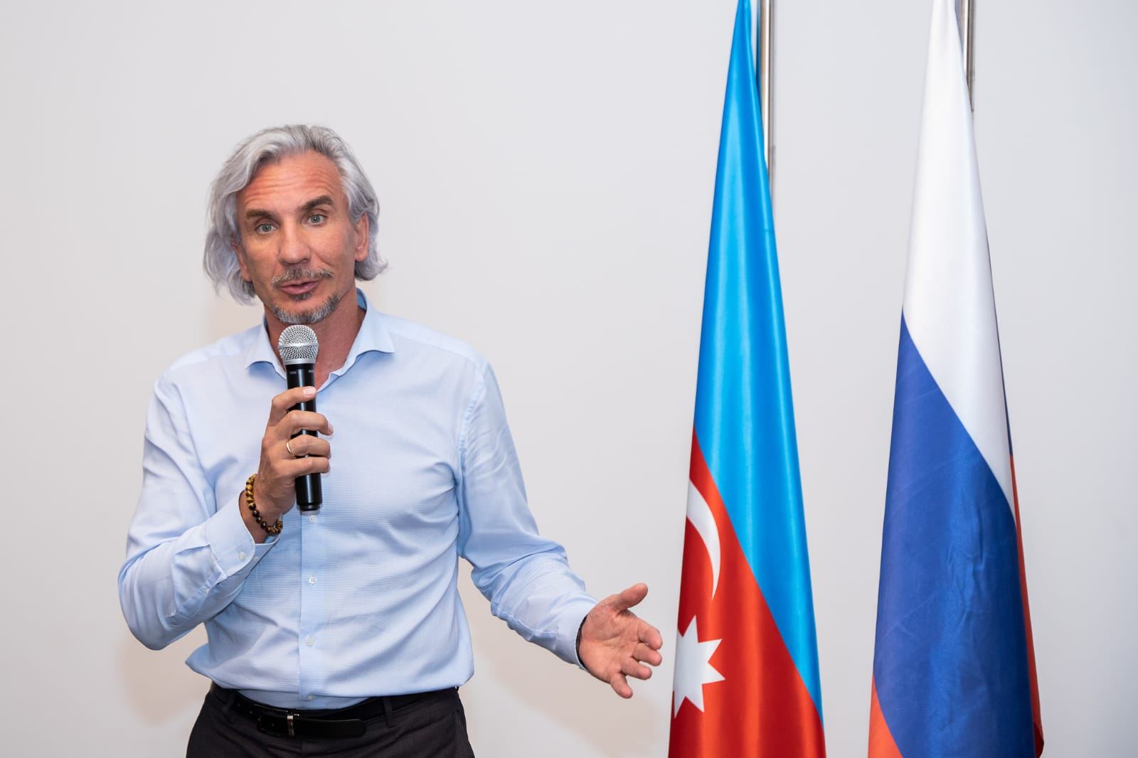 Ее кисть - волшебная палочка…В Баку открылась выставка художницы из США Нармин Садыховой-Бакус "Вечные ценности" (ФОТО)