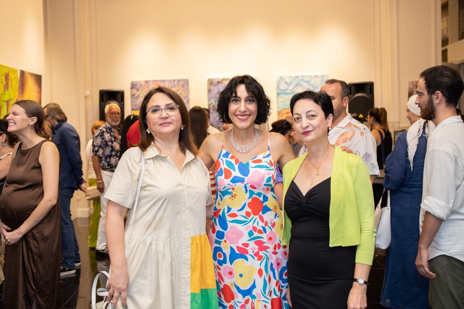 Ее кисть - волшебная палочка…В Баку открылась выставка художницы из США Нармин Садыховой-Бакус "Вечные ценности" (ФОТО)