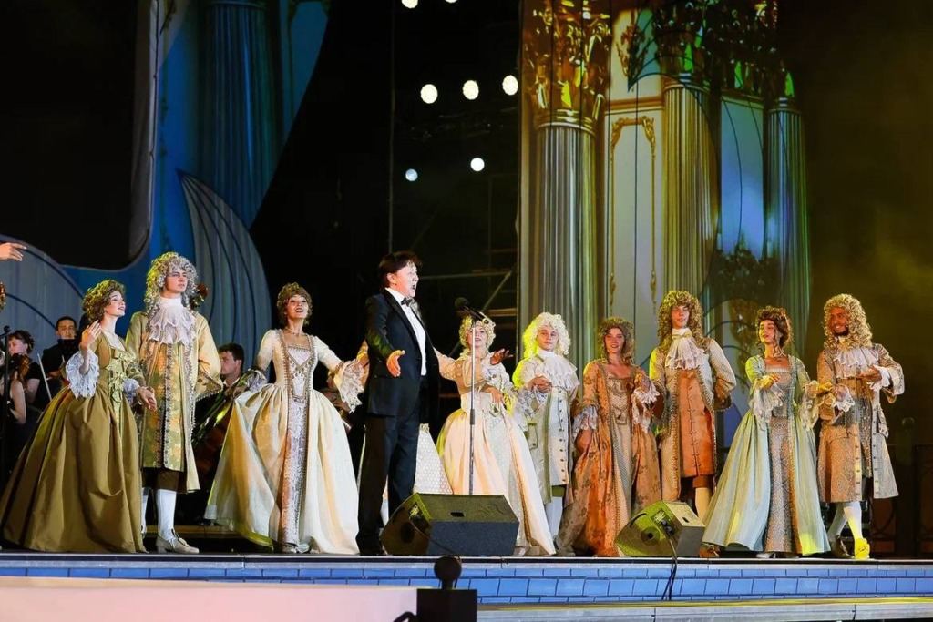 Эльчин Азизов выступил на открытии международного фестиваля "Каспийские сезоны" в Астрахани (ФОТО)