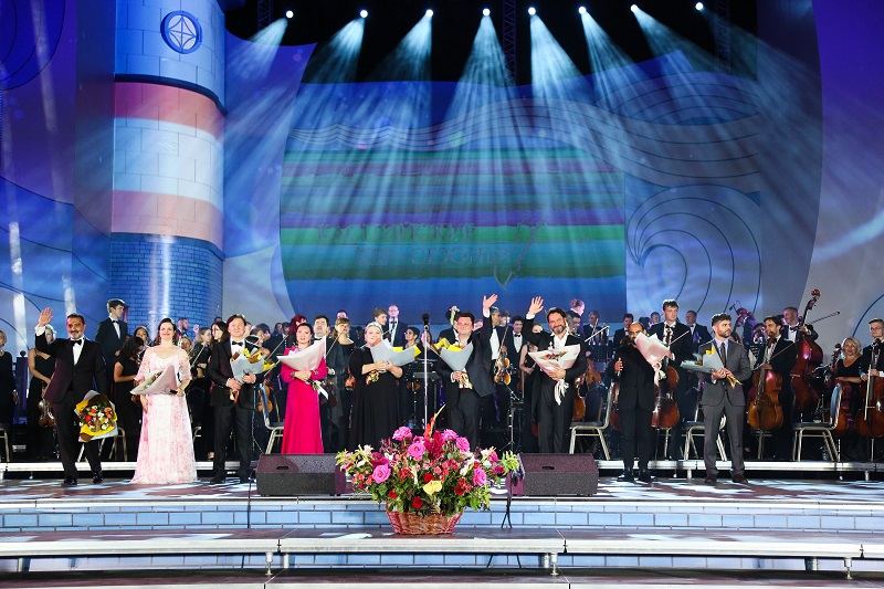 Эльчин Азизов выступил на открытии международного фестиваля "Каспийские сезоны" в Астрахани (ФОТО)