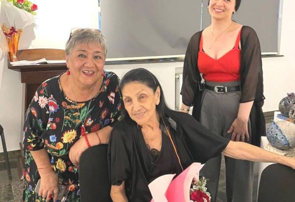 Творческие женщины Азербайджана представили выставку изделий ручной работы (ФОТО)