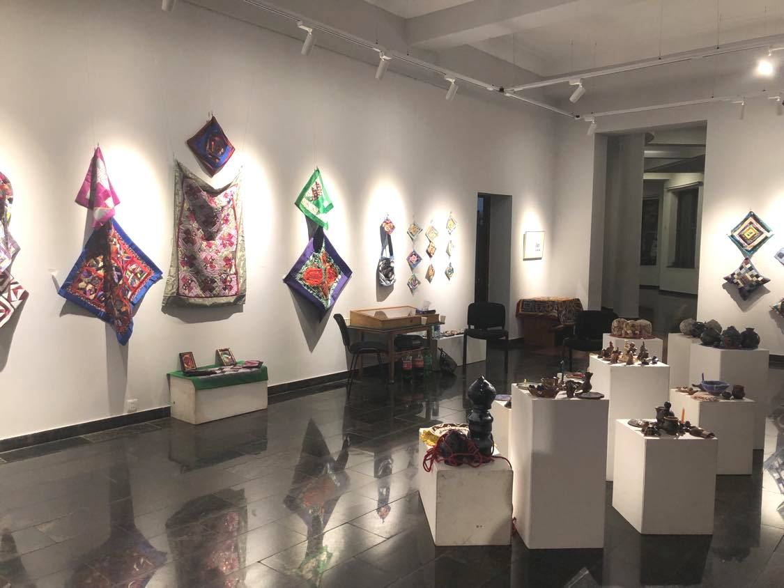 Творческие женщины Азербайджана представили выставку изделий ручной работы (ФОТО)