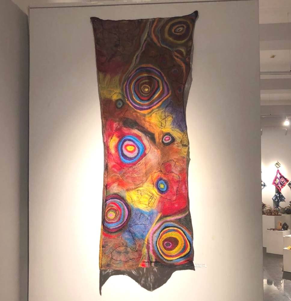 Творческие женщины Азербайджана представили выставку изделий ручной работы (ФОТО)