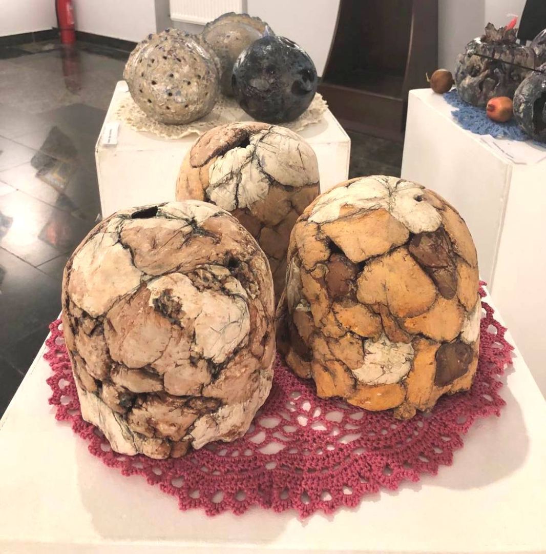 Творческие женщины Азербайджана представили выставку изделий ручной работы (ФОТО)