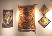 Творческие женщины Азербайджана представили выставку изделий ручной работы (ФОТО)