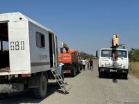 Проводится линия электропередачи на дороге Агдам-Ханкенди (ФОТО)