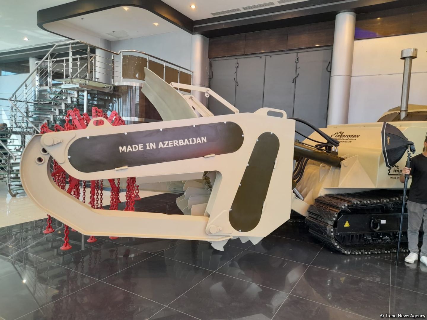 Азербайджанскому агентству передана машина для разминирования отечественного производства (ФОТО)