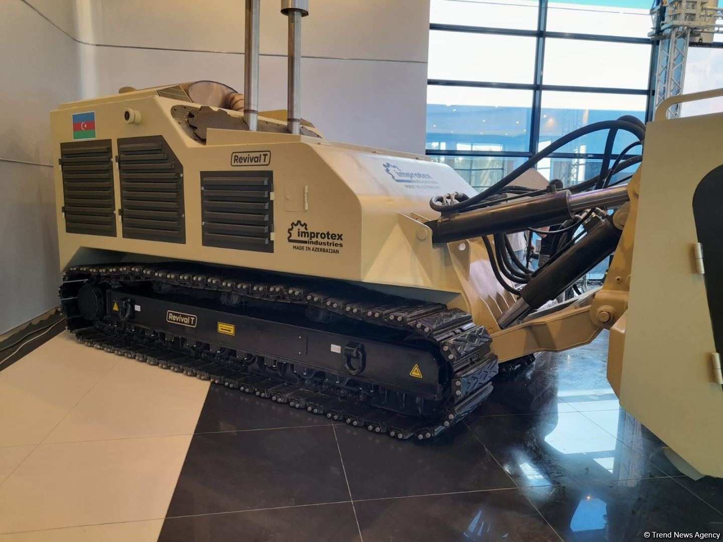 Азербайджанскому агентству передана машина для разминирования отечественного производства (ФОТО)