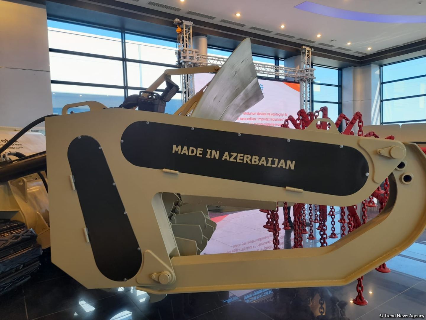 Азербайджанскому агентству передана машина для разминирования отечественного производства (ФОТО)