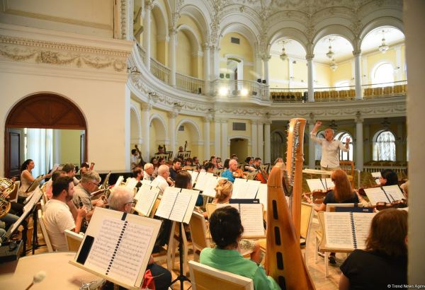 В преддверии показа грандиозного балета Арифа Меликова "Легенда о любви" – репортаж с репетиции (ФОТО)